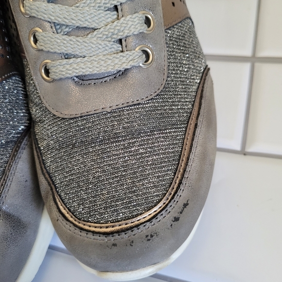 CESTFINI Womens Gray Metallic Wedge Heel Fashion Sneaker 2 in Heel - Picture 5 of 10